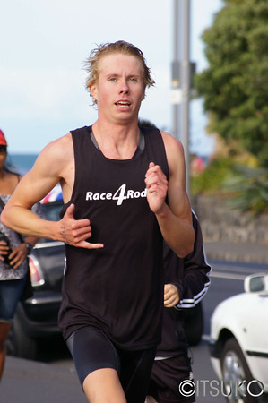 men's winner Sam Ward in the final kilometre
